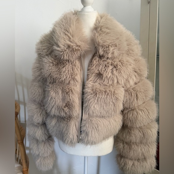 Azalea Wang Jackets & Blazers - Cream fur coat worn once